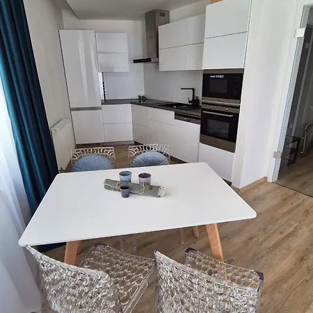מלון Hotel Plzen 3*