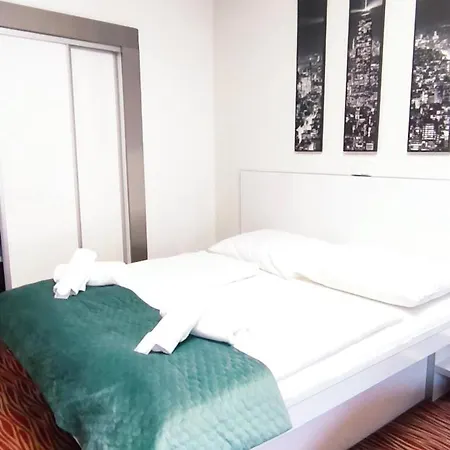 Hotel Plzen מלון 3*
