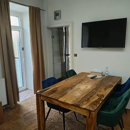 מלון Hotel Plzen 3*