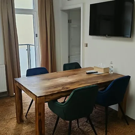 מלון Hotel Plzen 3*
