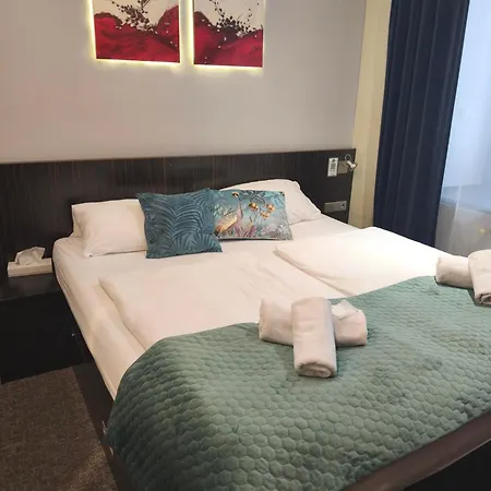 Hotel Plzen 3* פלזן
